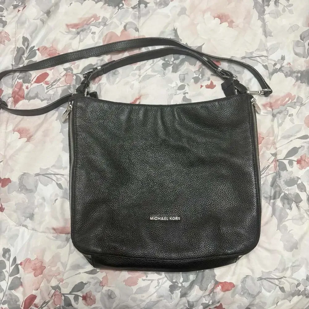 Michael Kors Chandler Large Leather Convertible Shoulder Hobo Bag in Black